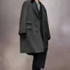 cappotto di lana in lavorazione cappotto di lana in lavorazione