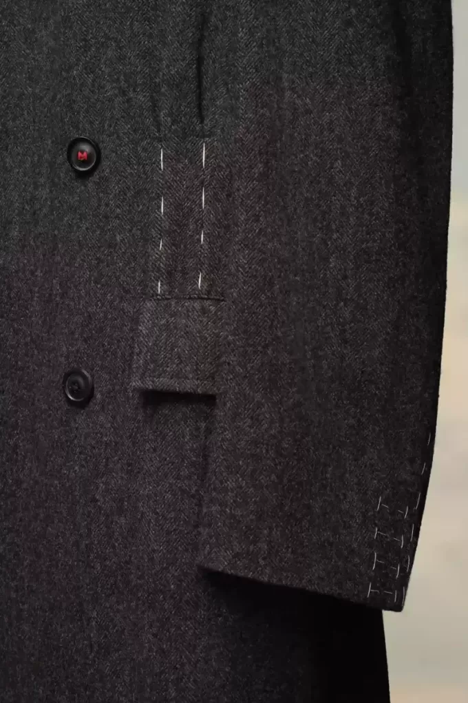 Cappotto doppiopetto in lavorazione Cappotto doppiopetto in lavorazione
