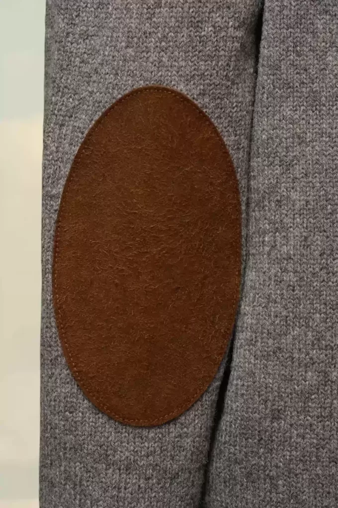 Cardigan con toppa sui gomiti Cardigan con toppa sui gomiti