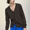 Cardigan in lana con toppe sui gomiti Cardigan in lana con toppe sui gomiti