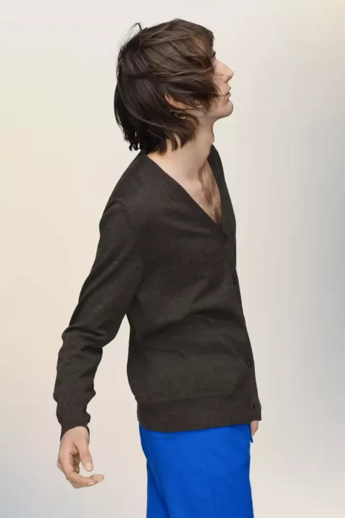 Cardigan in lana con toppe sui gomiti Cardigan in lana con toppe sui gomiti