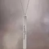 Collana con ciondolo con logo