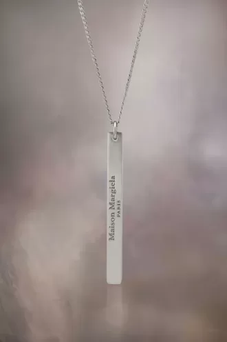 Collana con ciondolo con logo Collana con ciondolo con logo