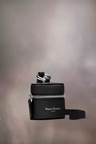 Custodia per AirPod con logo Maison Margiela