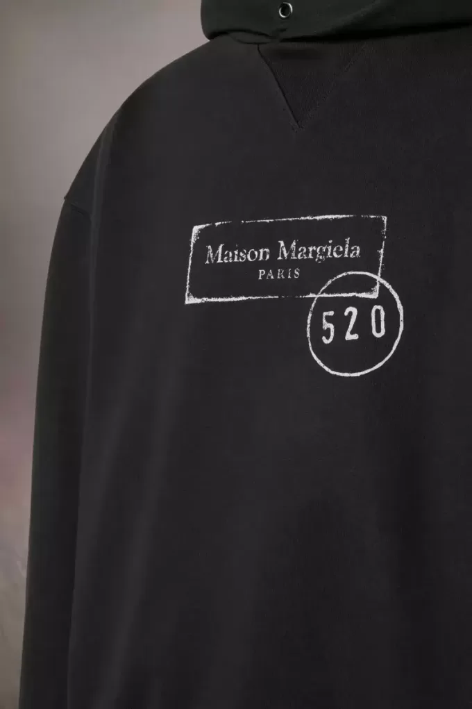 Felpa con cappuccio con stampa francobollo 520 Felpa con cappuccio con stampa francobollo 520