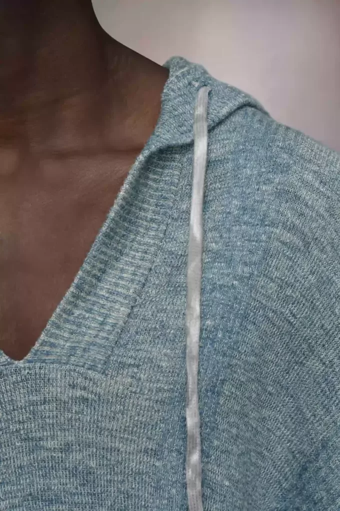 Felpa estiva in maglia con cappuccio Felpa estiva in maglia con cappuccio