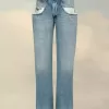 Jeans dritti con tasche a contrasto Jeans dritti con tasche a contrasto