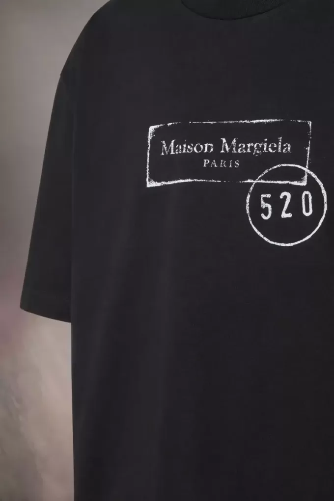 Maglietta con stampa francobollo 520