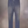 Pantaloni della tuta rovinati