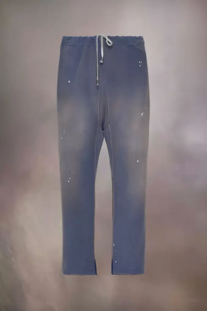 Pantaloni della tuta rovinati