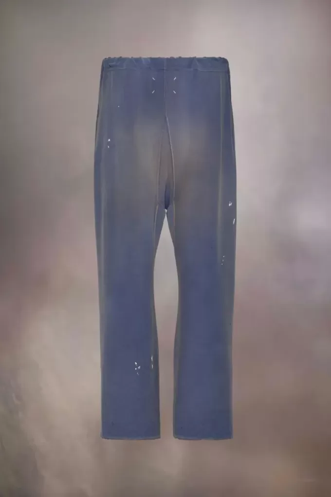 Pantaloni della tuta rovinati