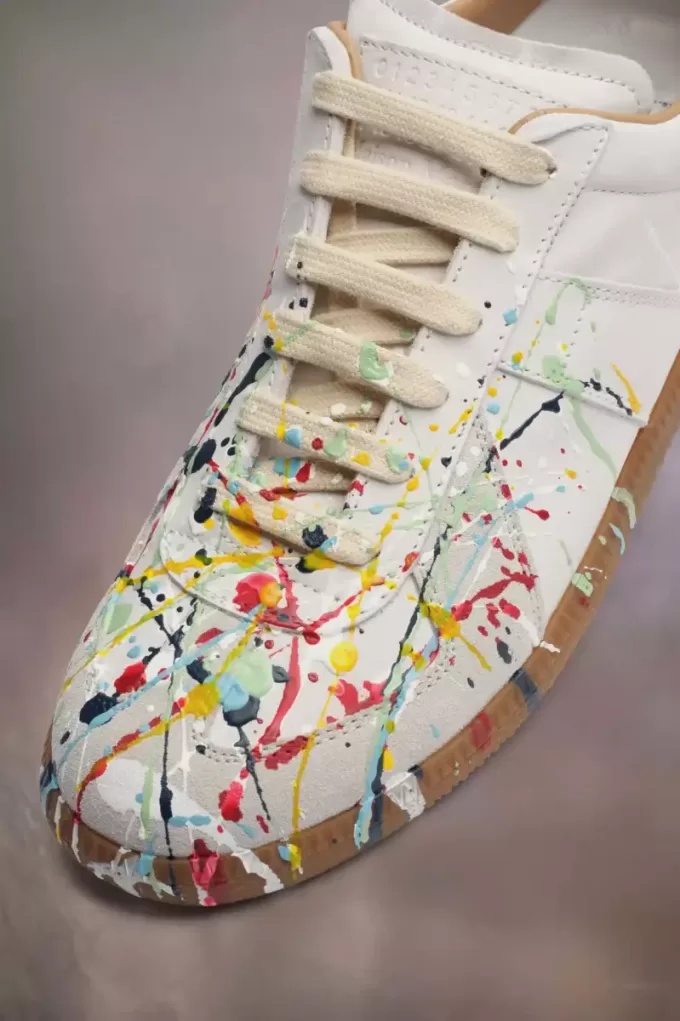Sneakers replica di vernice Sneakers replica di vernice